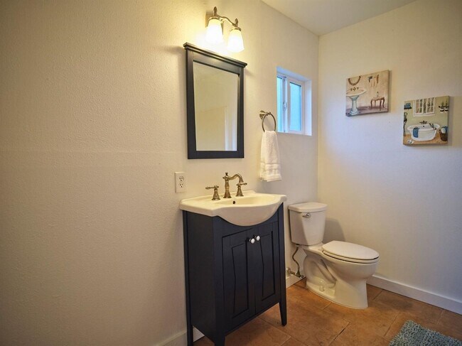 Building Photo - Charming 3 Bedroom in Historical Tower District