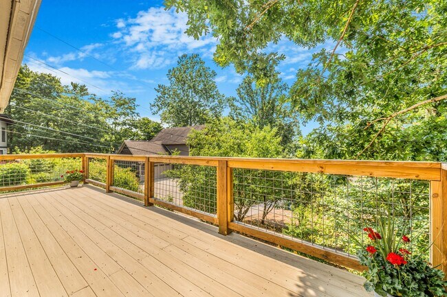 Building Photo - Asheville Rental!