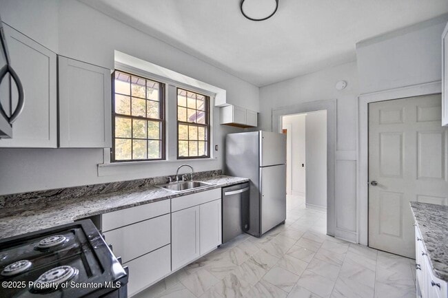 Building Photo - 309 Park Ave