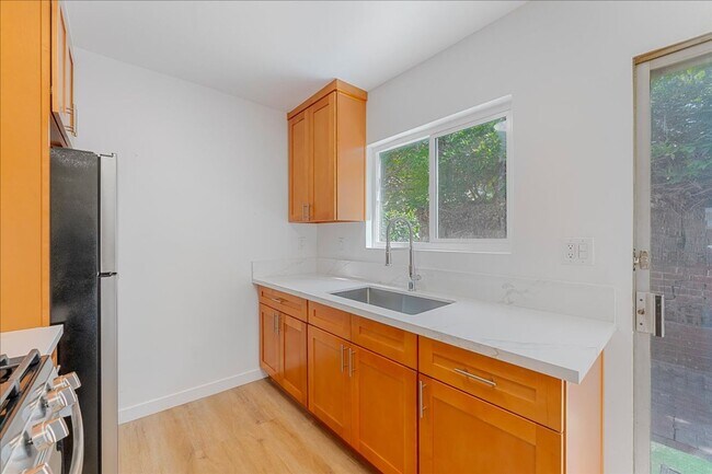 Building Photo - 3528 2nd St