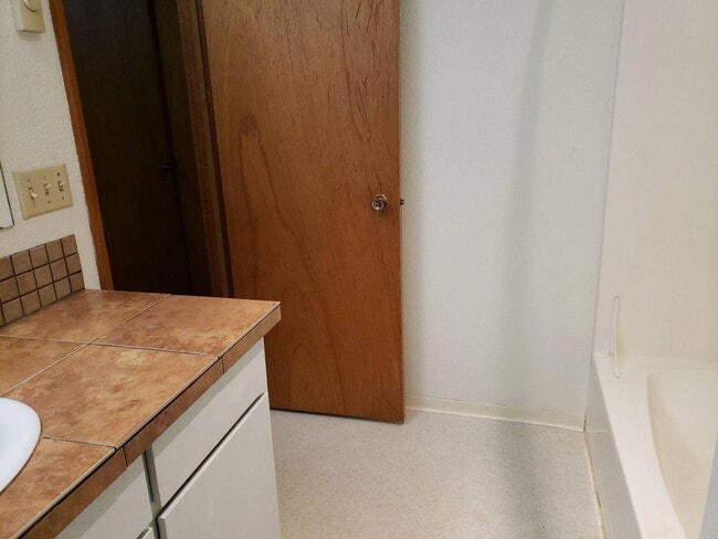 Building Photo - 2005 NE Terre View Dr