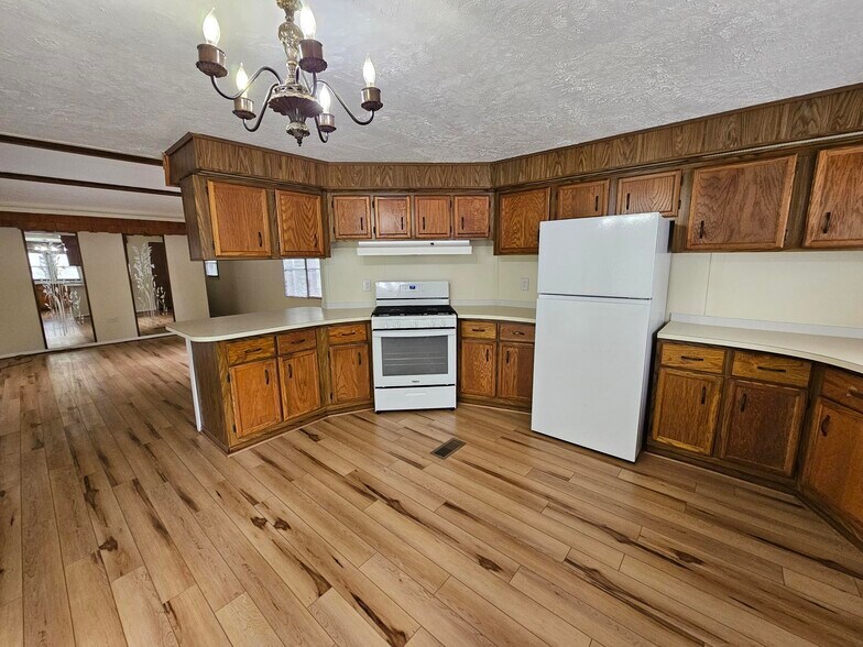 Primary Photo - 224 Blossom Ln