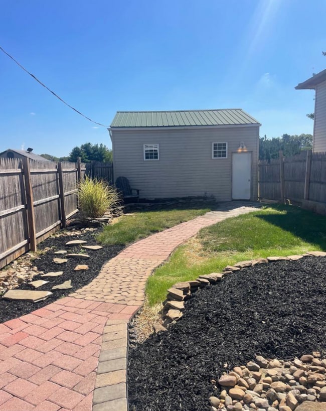 Building Photo - Beautiful 4 Bedroom, 1.5 Bath Colonial Style Home in Central York Schools!