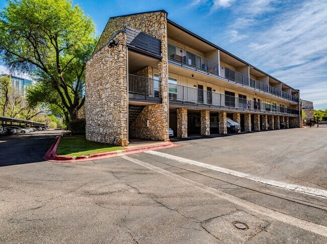 Building Photo - 500 E Riverside Dr