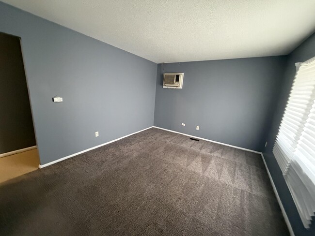 Building Photo - 1003 Shasta-