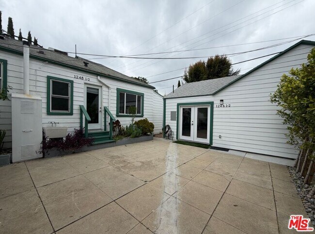 Building Photo - 1246 N El Centro Ave