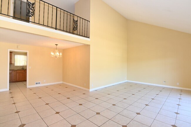 Building Photo - Beautiful 5 bed 3 bath, 2 car Garage & Pool, Near Snell & Calero