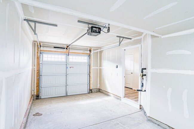 Building Photo - 231 Brooklane Ct