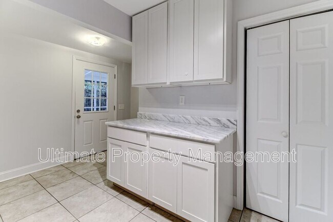 Building Photo - 2113 Jackson St