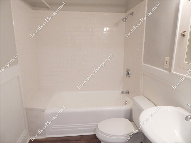 Building Photo - 622 Waldo St SE