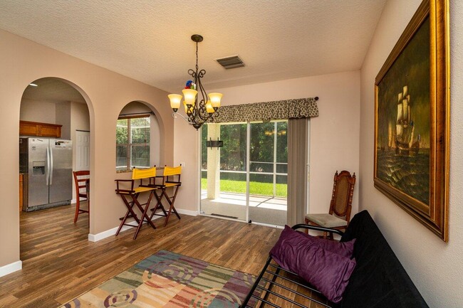 Building Photo - 732 SW Rocky Bayou Terrace