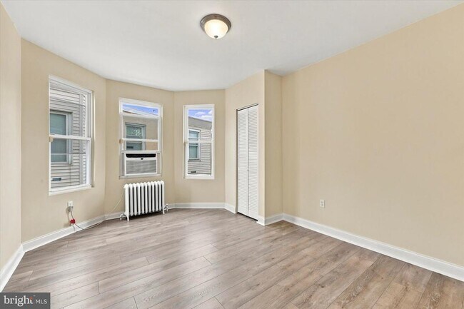 Building Photo - 227 Lindley Ave