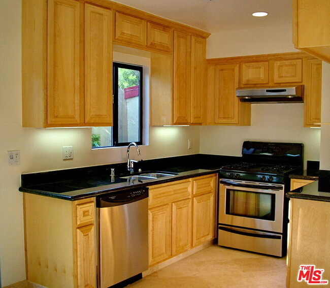 Building Photo - 4337 Kingswell Ave