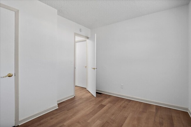 Building Photo - 807 Estate Dr