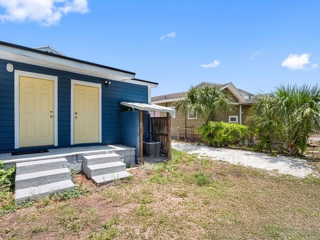 Building Photo - Affordable 3/1.5 West Tampa Home