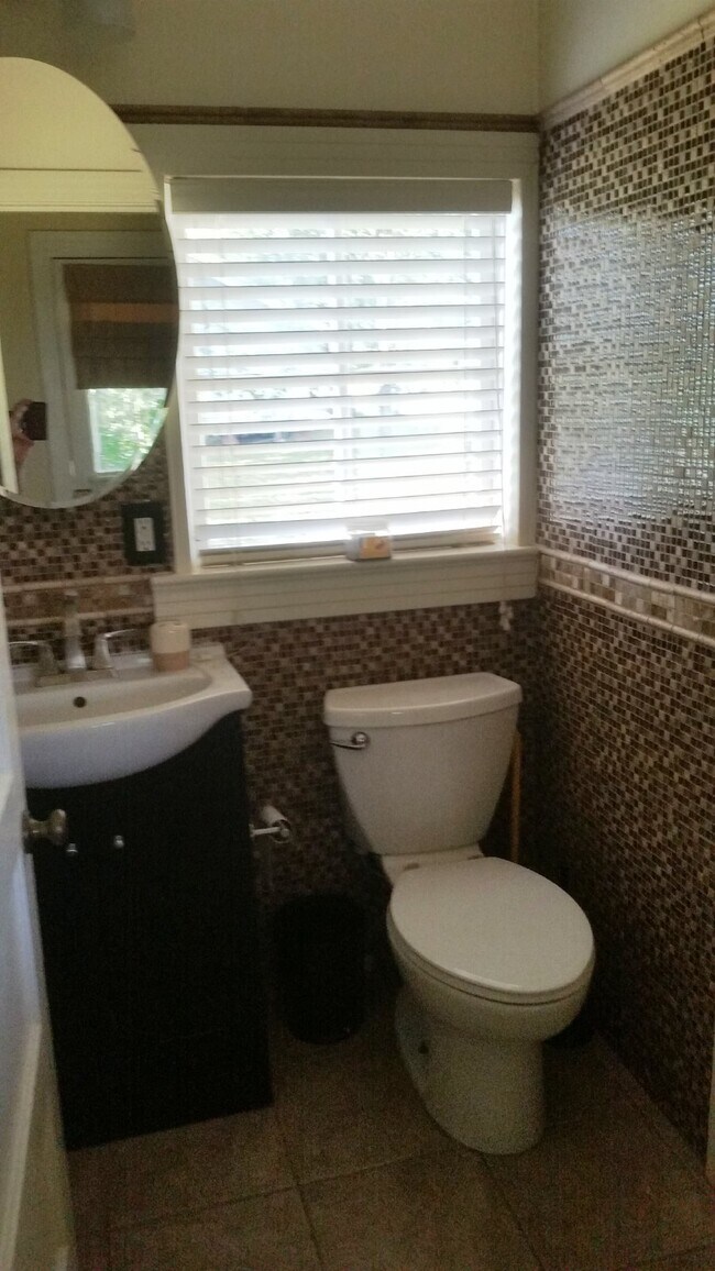 Building Photo - Extended Stay Studio apartment, 1 bed, 1 bath; fully furnished, all utilities and lawn care inclu...