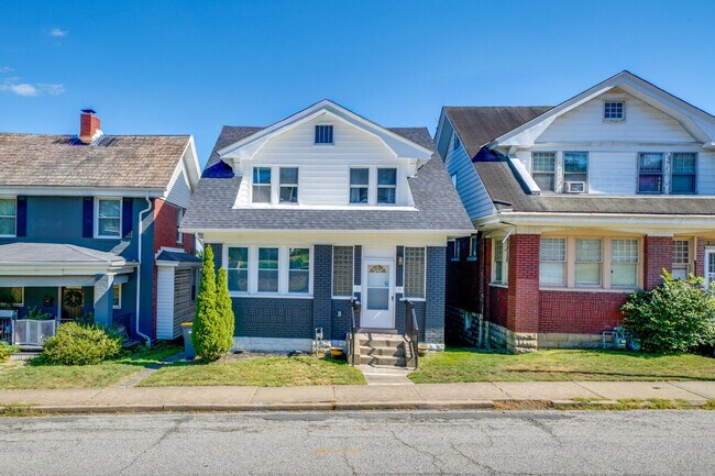 Building Photo - 2633 Broadway Ave