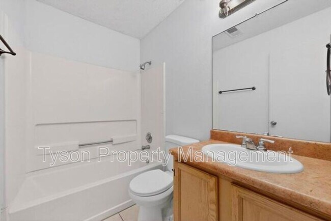 Building Photo - 11015 Connemara Dr SW