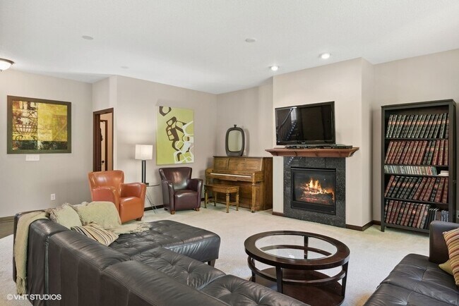 Building Photo - 4505 Yellowstone Ln N