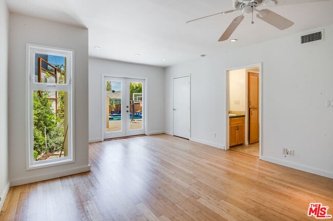 Building Photo - 224 Sunridge St