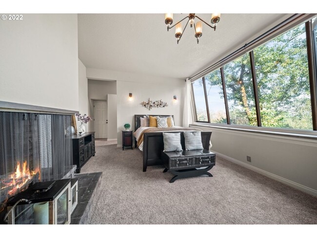 Building Photo - 5 bedroom 4 Bathroom Spectacular Townhome ~ Parking, A/C and More!