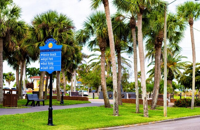 Building Photo - 1012 Laurel Ave