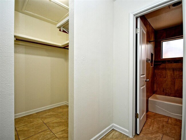 Building Photo - 3409 Saltillo Ct