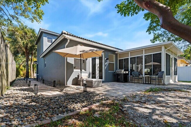 Building Photo - 413 NW 23rd Ave