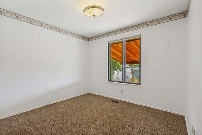 Building Photo - 2175 S 150 W
