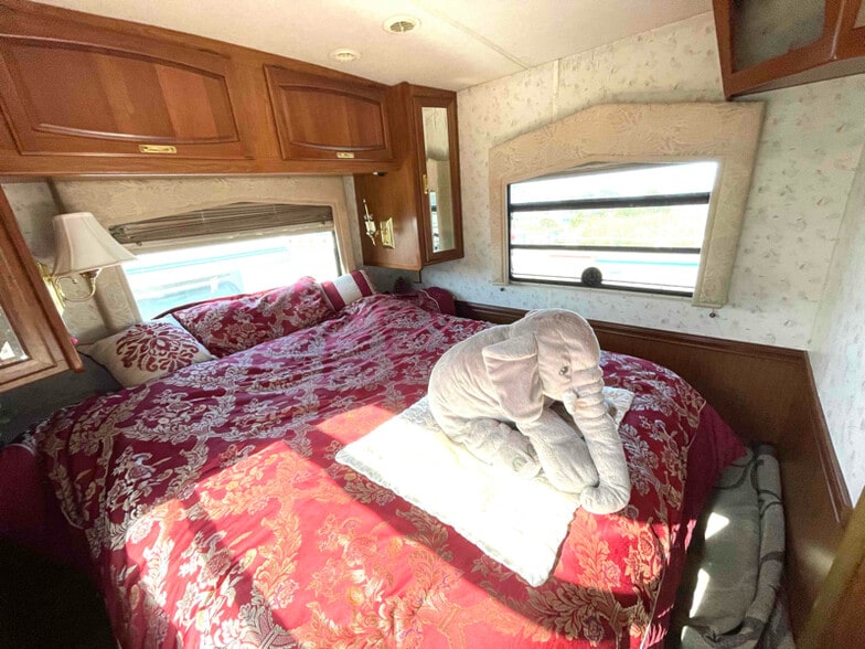 Building Photo - 1140 E Arques Ave