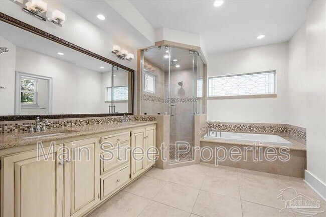 Building Photo - 4700 Bohemia Dr