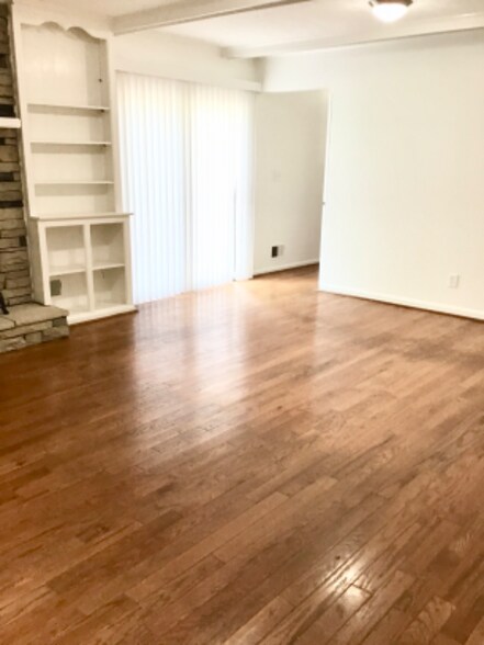 Building Photo - 6801 Chepstow Ct