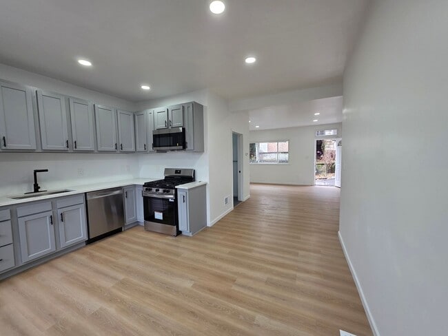 Building Photo - Fully Rehabbed 3 bedroom 2 bathroom house for rent!