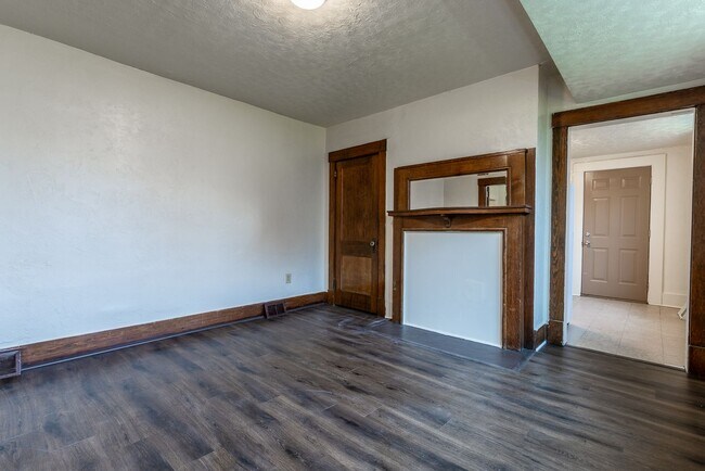 Building Photo - 466 Hays Ave