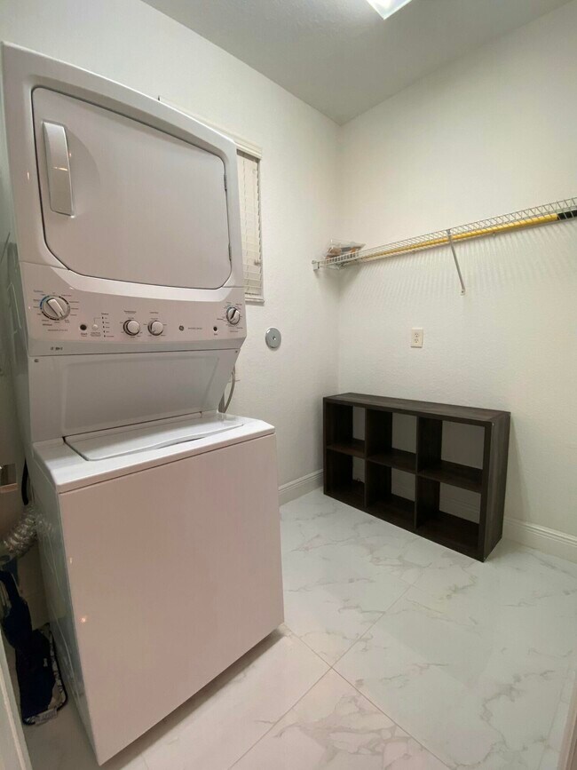 Building Photo - 850 Millbrae Ct