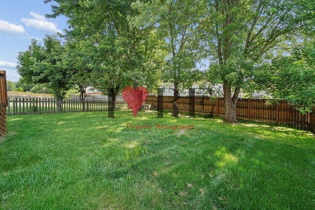 Building Photo - 3048 Hollybank Rd