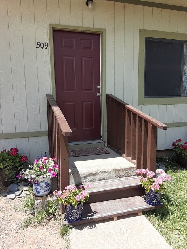 Building Photo - 3 Bedroom 2 Bath in Cortez