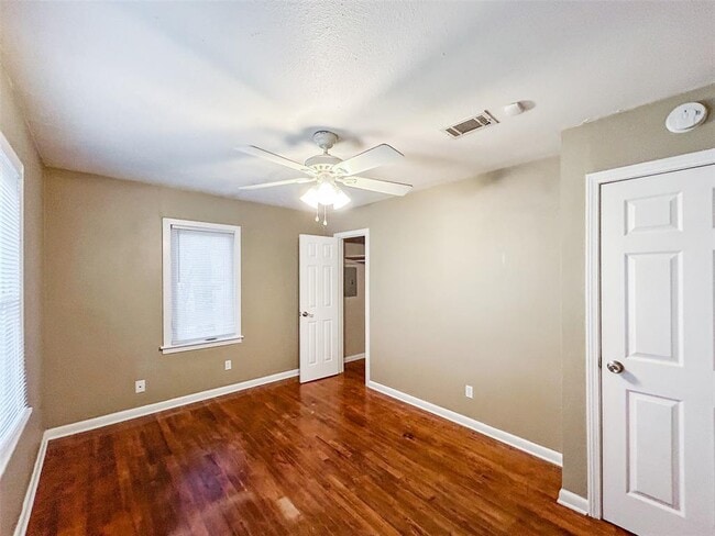 Building Photo - 805 Herndon Ln