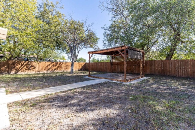 Building Photo - 8016 Landing Ave