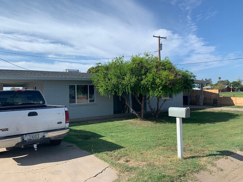 Outside- huge yard - 1009 E Watkins St