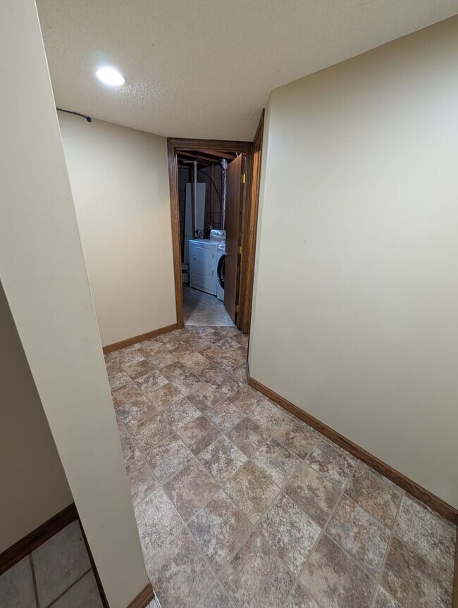 Building Photo - Elk River 3bd 2ba House For Rent
