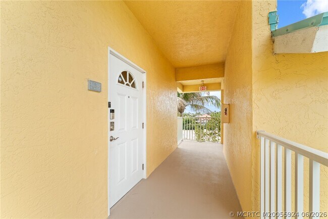 Building Photo - 1550 S Ocean Dr