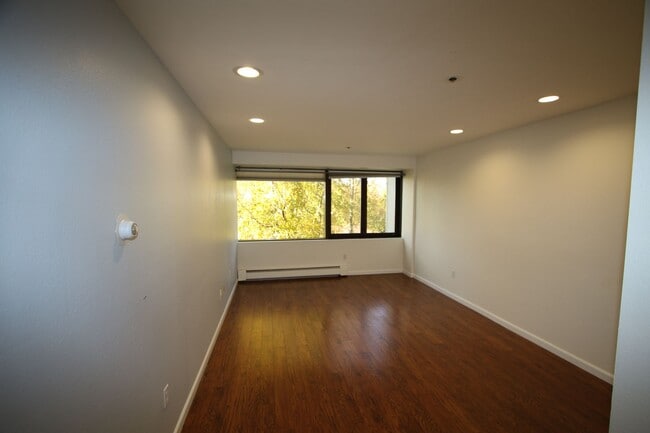 Building Photo - 600 W 76th Ave
