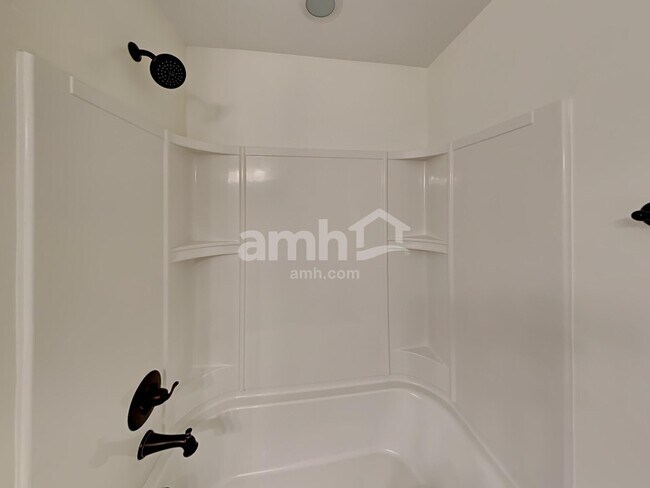 Building Photo - 2215 Ambergate Dr