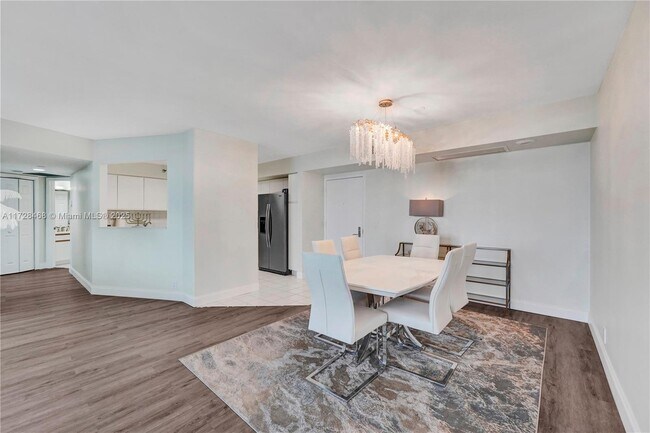 Building Photo - 3500 Mystic Pointe Dr