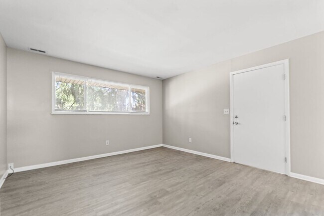 Building Photo - 1549 Oakland Park Ave