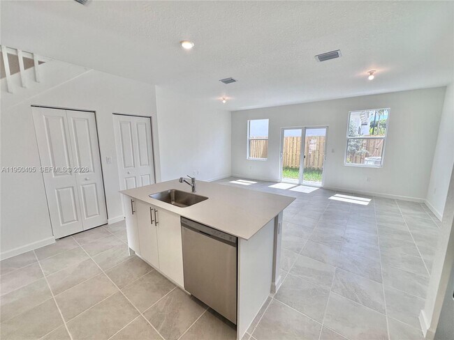 Building Photo - 191 SE 11th St