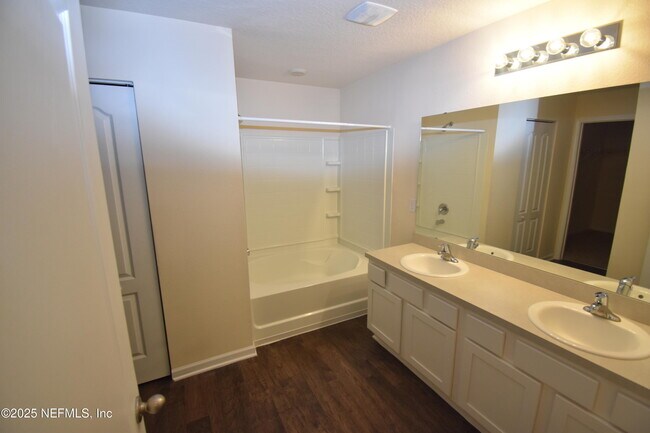Building Photo - 70200 Roseapple Ct