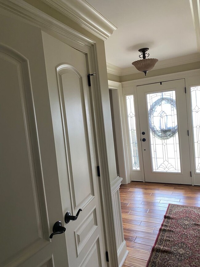 Building Photo - 1407 Camellia Dr