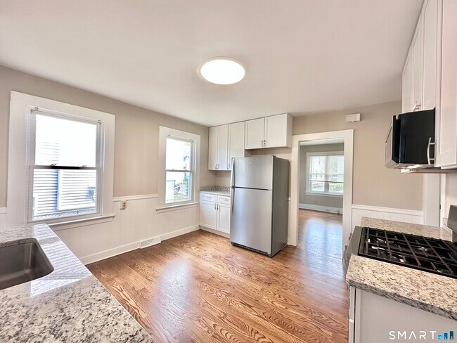 Building Photo - 38 Spring St